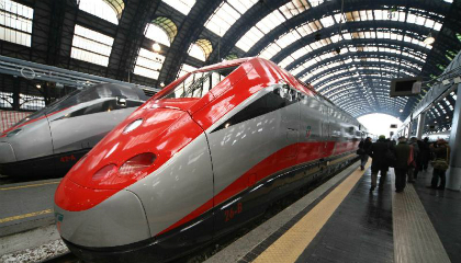 Italian high speed train keeps exterior eyes vibration-resistant 