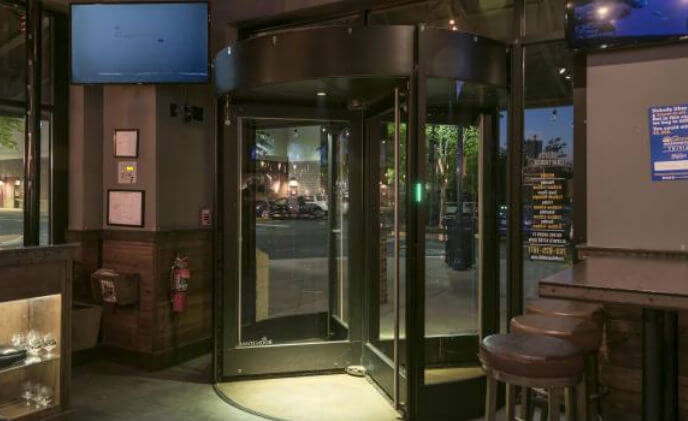 Crafthouse restaurants standardize on Boon Edam revolving doors for protection
