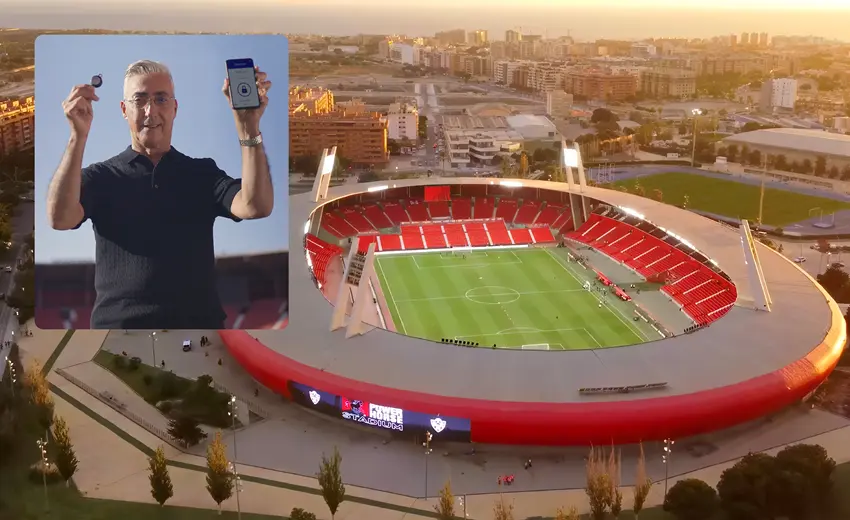 Hybrid smart key and mobile solution digitalizes access at a Spanish football stadium