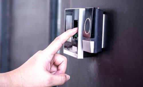 Boosting cloud access control security with analytics and data visualization tools