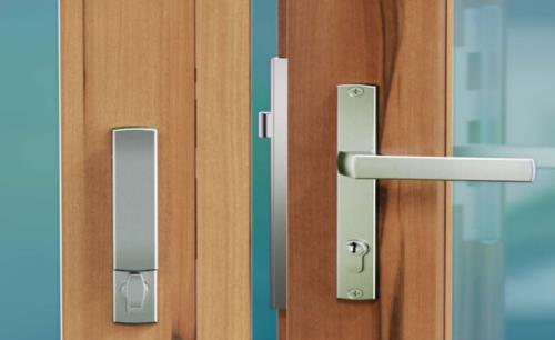 New locking handle enhances dual point lock on folding door hardware