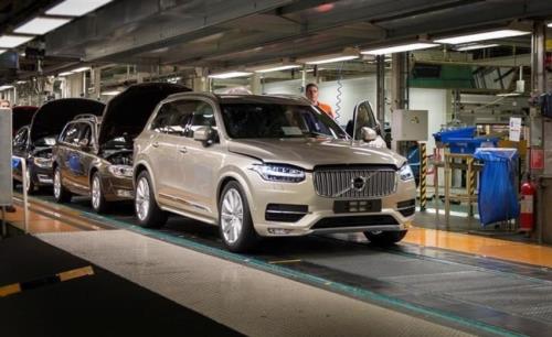 High-performance doors provide safety and efficiency in Volvo Cars’ production plant