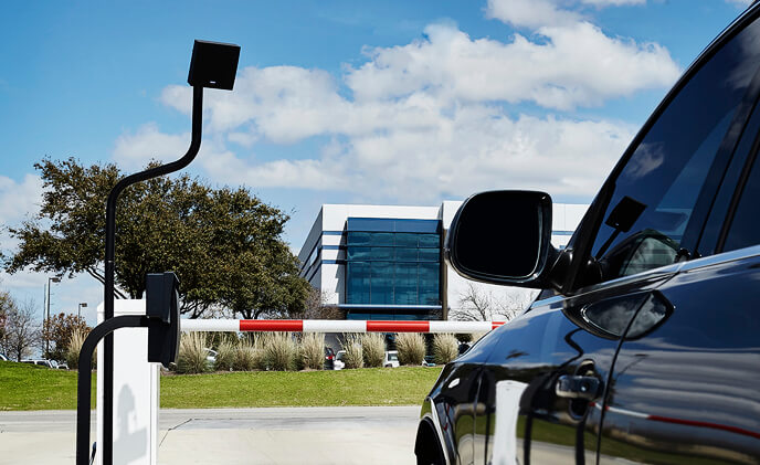 HID Global introduces long-range solutions for door access and hands-free parking/gate control