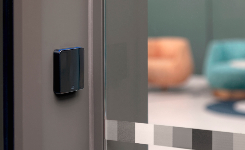 Future-proof, fast digital access with the new SMARTair i-reader