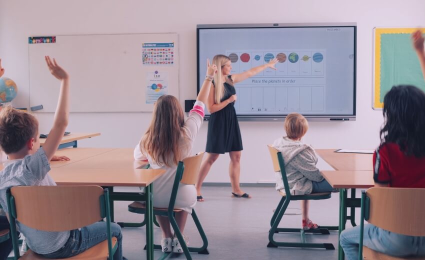 Dahua DeepHub smart whiteboard empowers learning at ISR