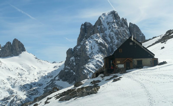 Dahua IP camera monitors weather for Mountain Refugio Collado Jermoso