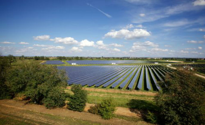Italian solar plant secures premises with Axis network cameras