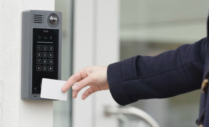 New AXIS A8207-VE door station combines surveillance and access control