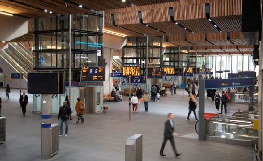 Intelligent IP cameras help to monitor the flow of people at London Bridge Station