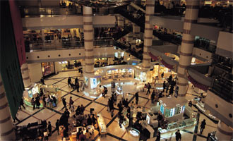 Transforming Shopping Center Surveillance with IP Video Transforming Shopping Center Surveillance with IP Video
