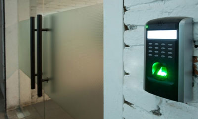3 ways access control and HD surveillance complement each other