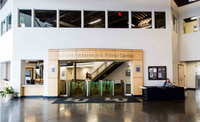 University recreational center protects students with Boon Edam optical turnstiles