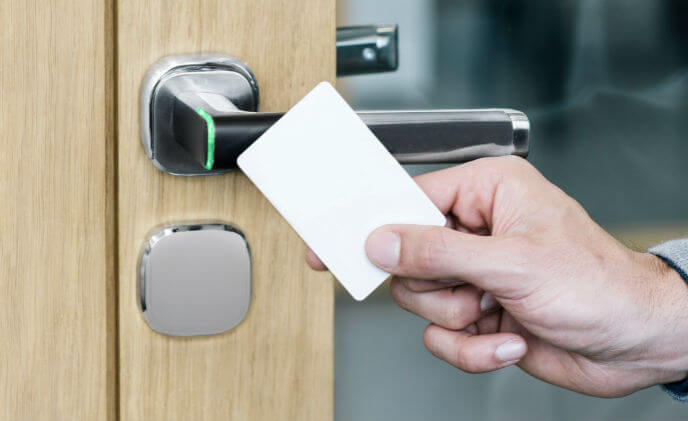 ASSA ABLOY Aperio H100 wireless access control technology inside a stylish door handle