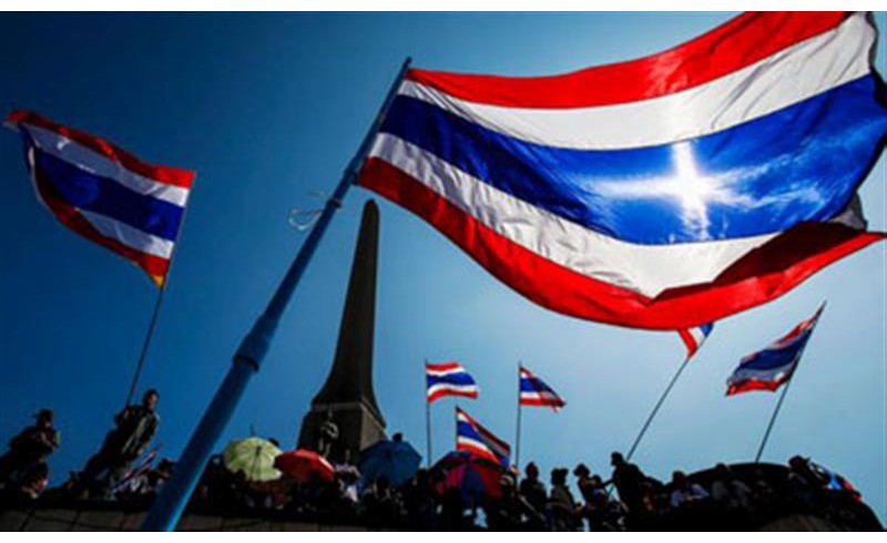 Thai political crisis threatens budget, rice scheme, public works