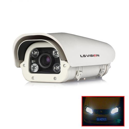 LS VISION Parking lot entrance license plate camera with the LEDs turn on when cars come